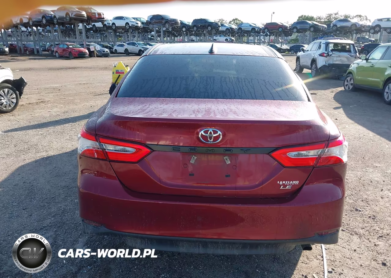 2019 Toyota Camry Le VIN:4T1B11HK9KU811384 - 16