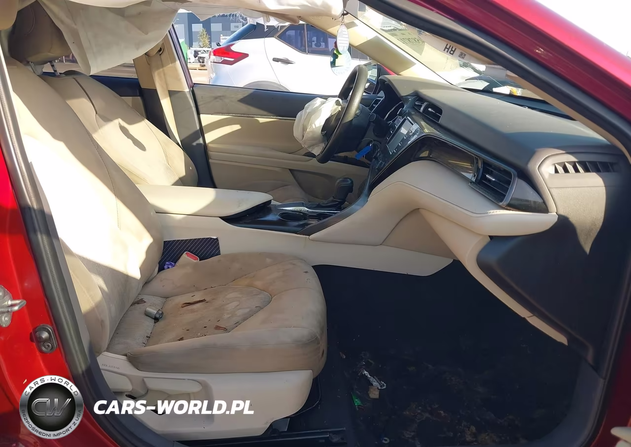2019 Toyota Camry Le VIN:4T1B11HK9KU811384 - 5