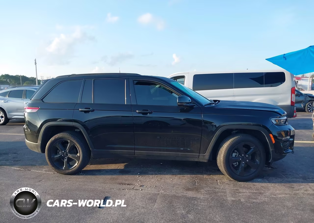 2025 Jeep Grand Cherokee Limited 4X2 VIN:1C4RJGBG0SC348728 - 13