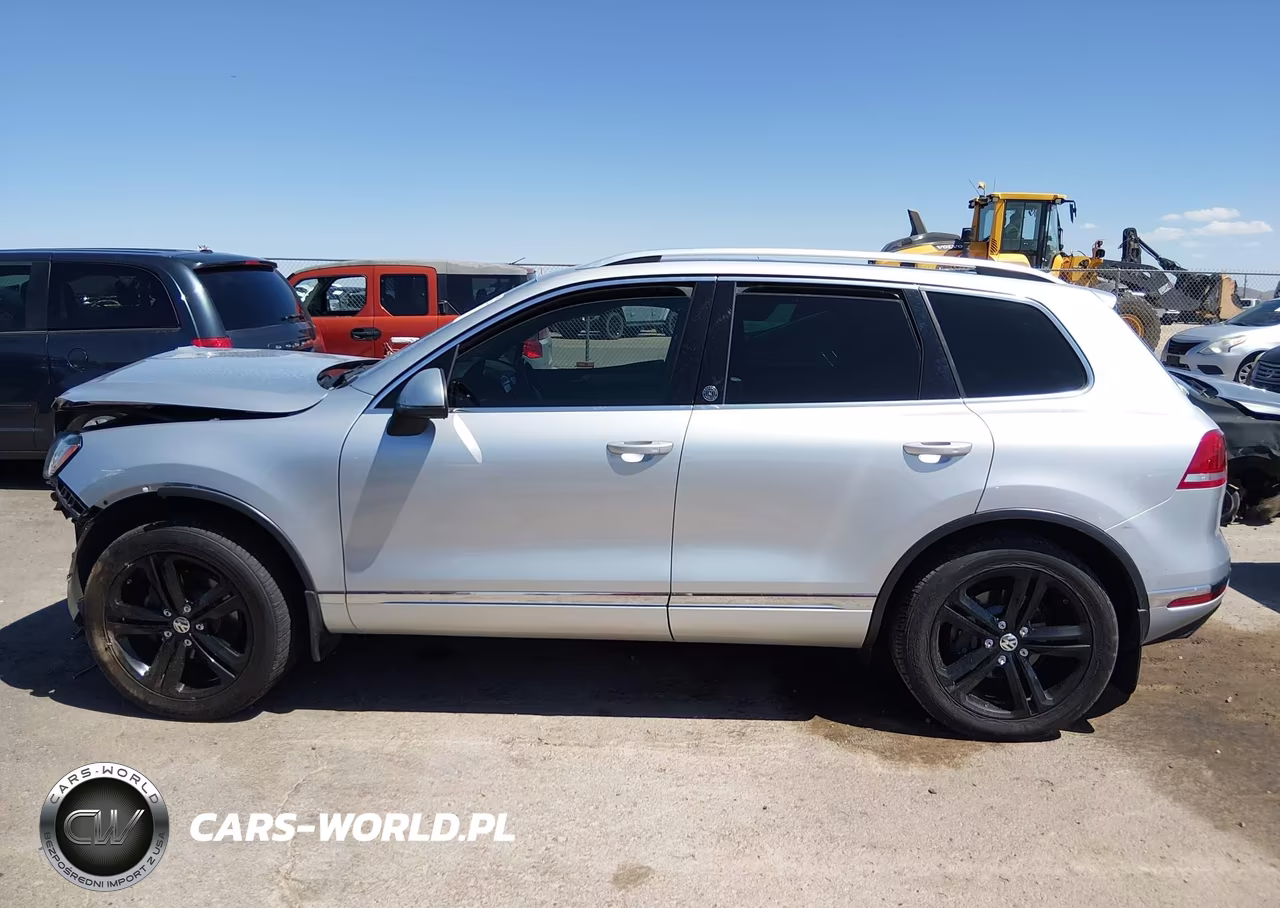 2017 Volkswagen Touareg V6 Wolfsburg Edition VIN:WVGRF7BP2HD006195 - 15
