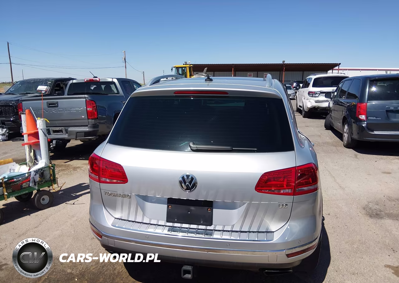 2017 Volkswagen Touareg V6 Wolfsburg Edition VIN:WVGRF7BP2HD006195 - 17