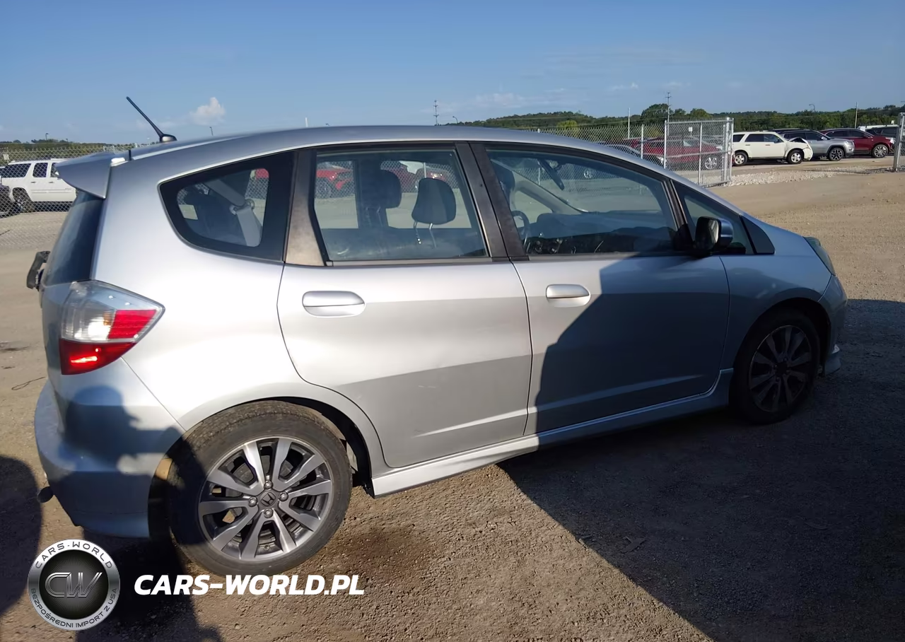2013 Honda Fit Sport VIN:JHMGE8H59DC004257 - 13