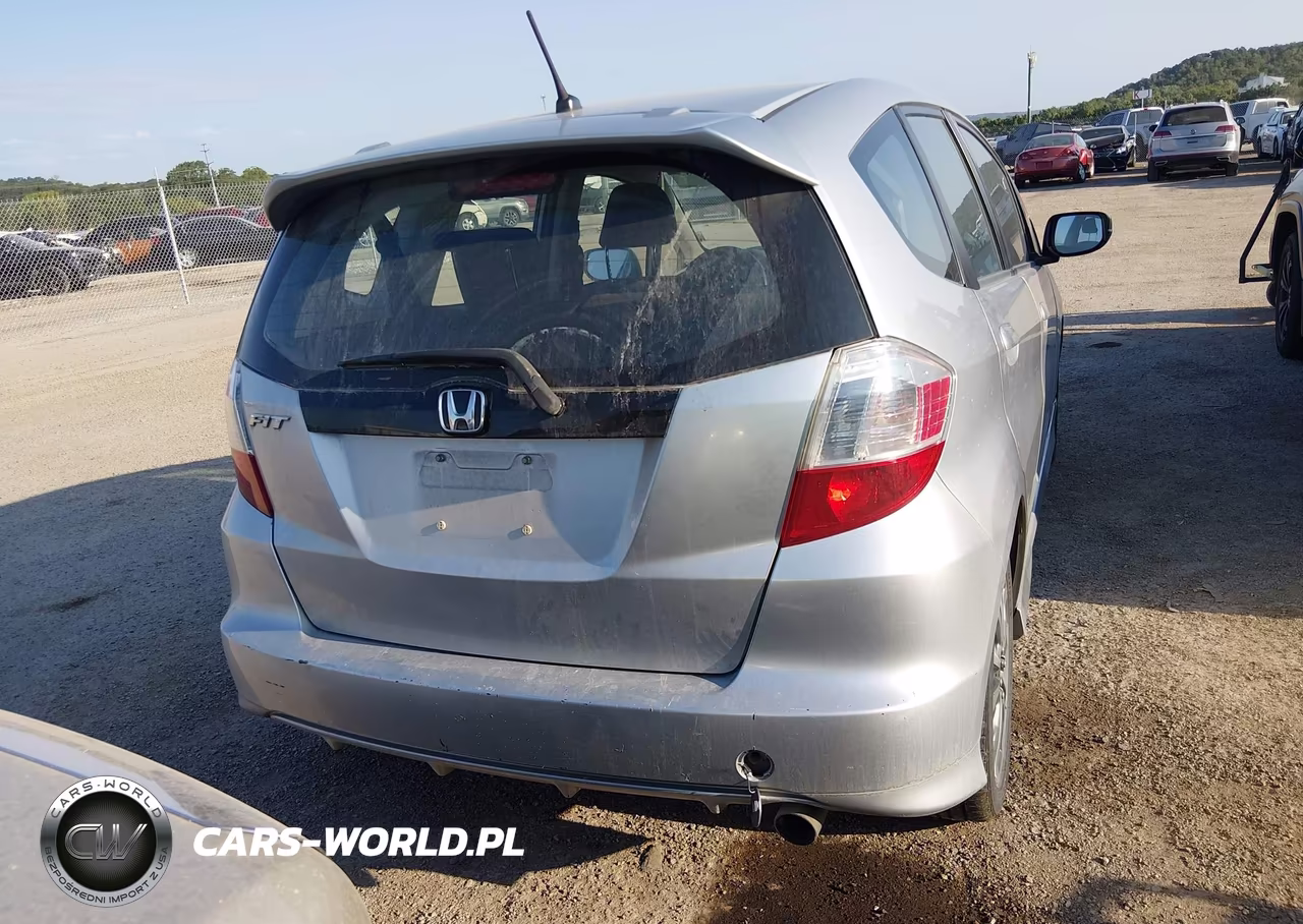 2013 Honda Fit Sport VIN:JHMGE8H59DC004257 - 16