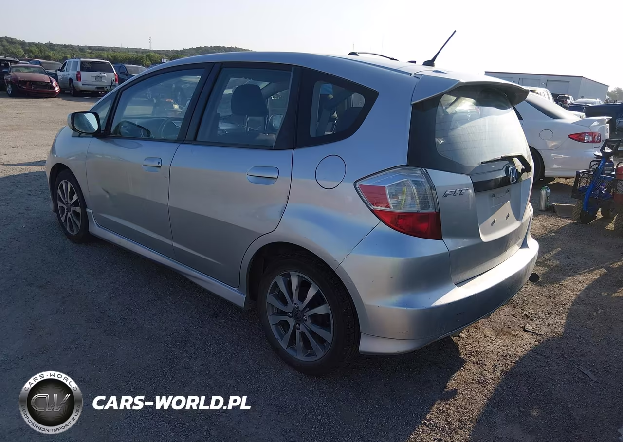 2013 Honda Fit Sport VIN:JHMGE8H59DC004257 - 3