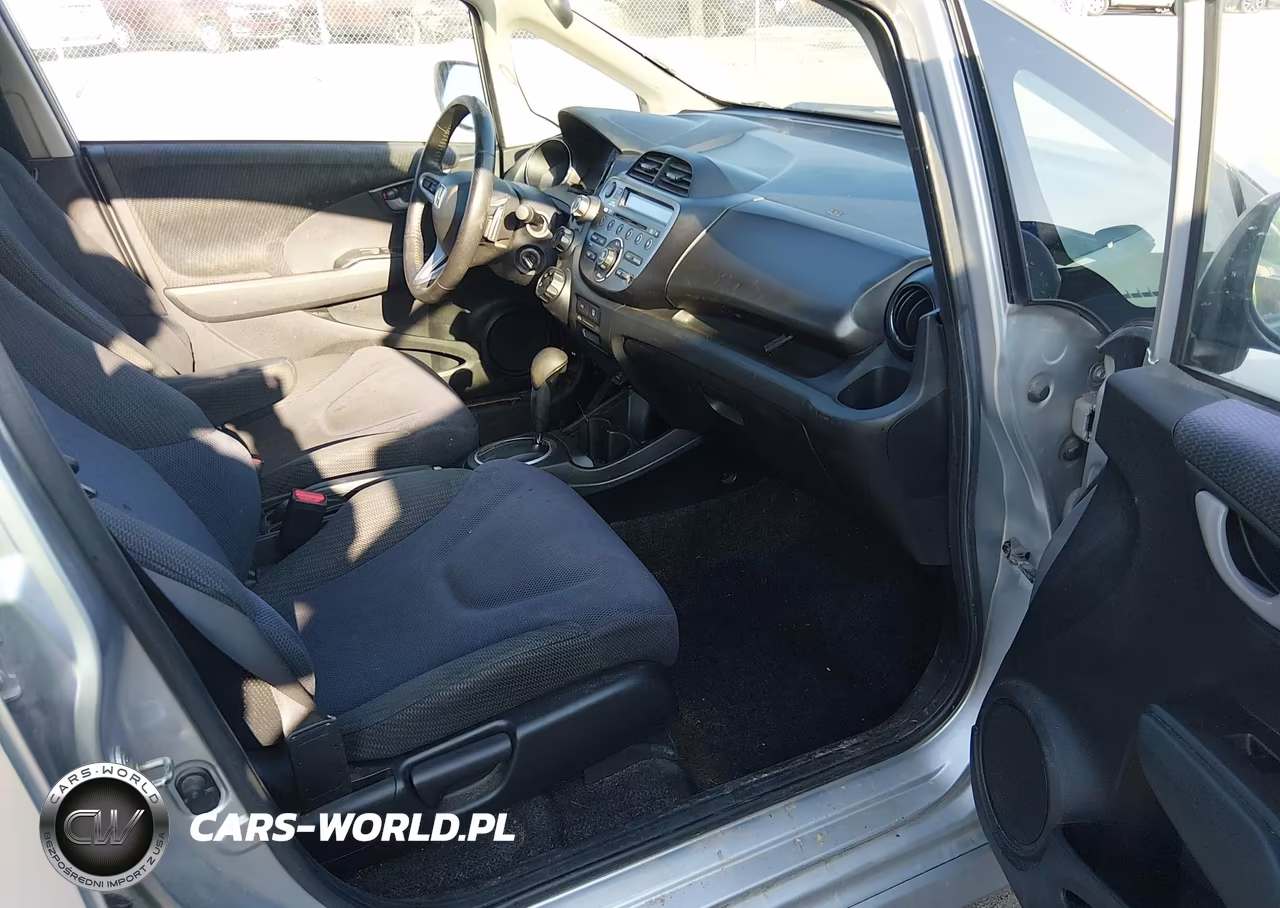 2013 Honda Fit Sport VIN:JHMGE8H59DC004257 - 5