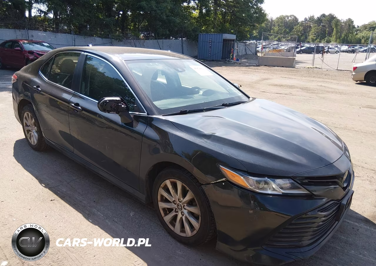 2019 Toyota Camry Le – zdjęcie 1 z 17