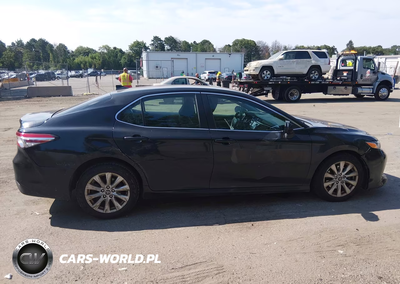 2019 Toyota Camry Le VIN:4T1B11HK2KU689550 - 13