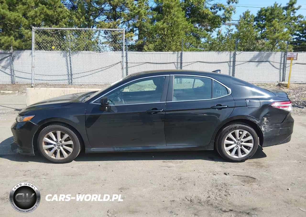 2019 Toyota Camry Le VIN:4T1B11HK2KU689550 - 14