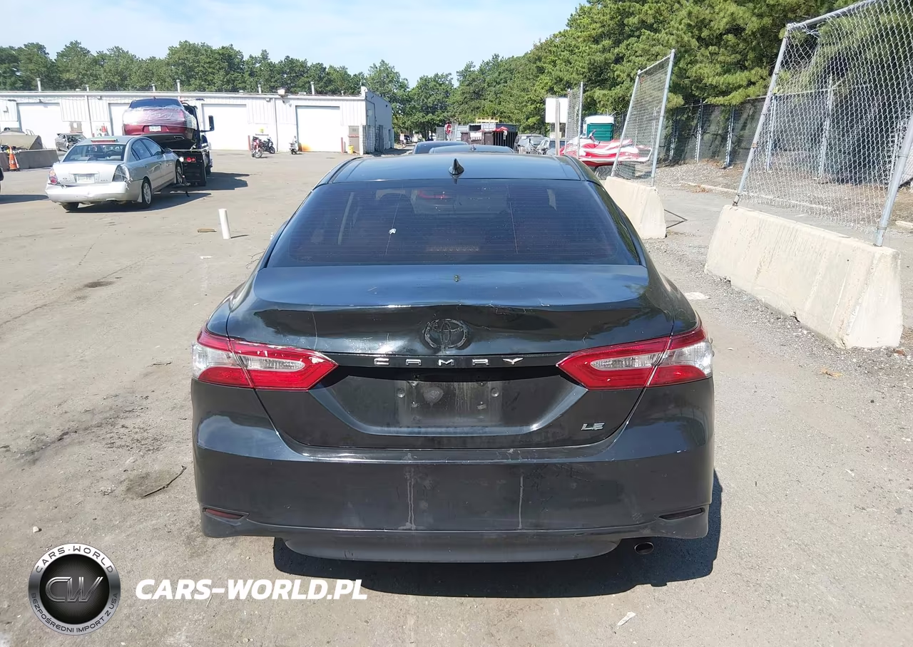 2019 Toyota Camry Le VIN:4T1B11HK2KU689550 - 16