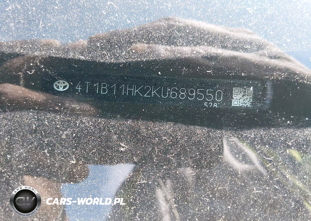 2019 Toyota Camry Le VIN:4T1B11HK2KU689550 - 17