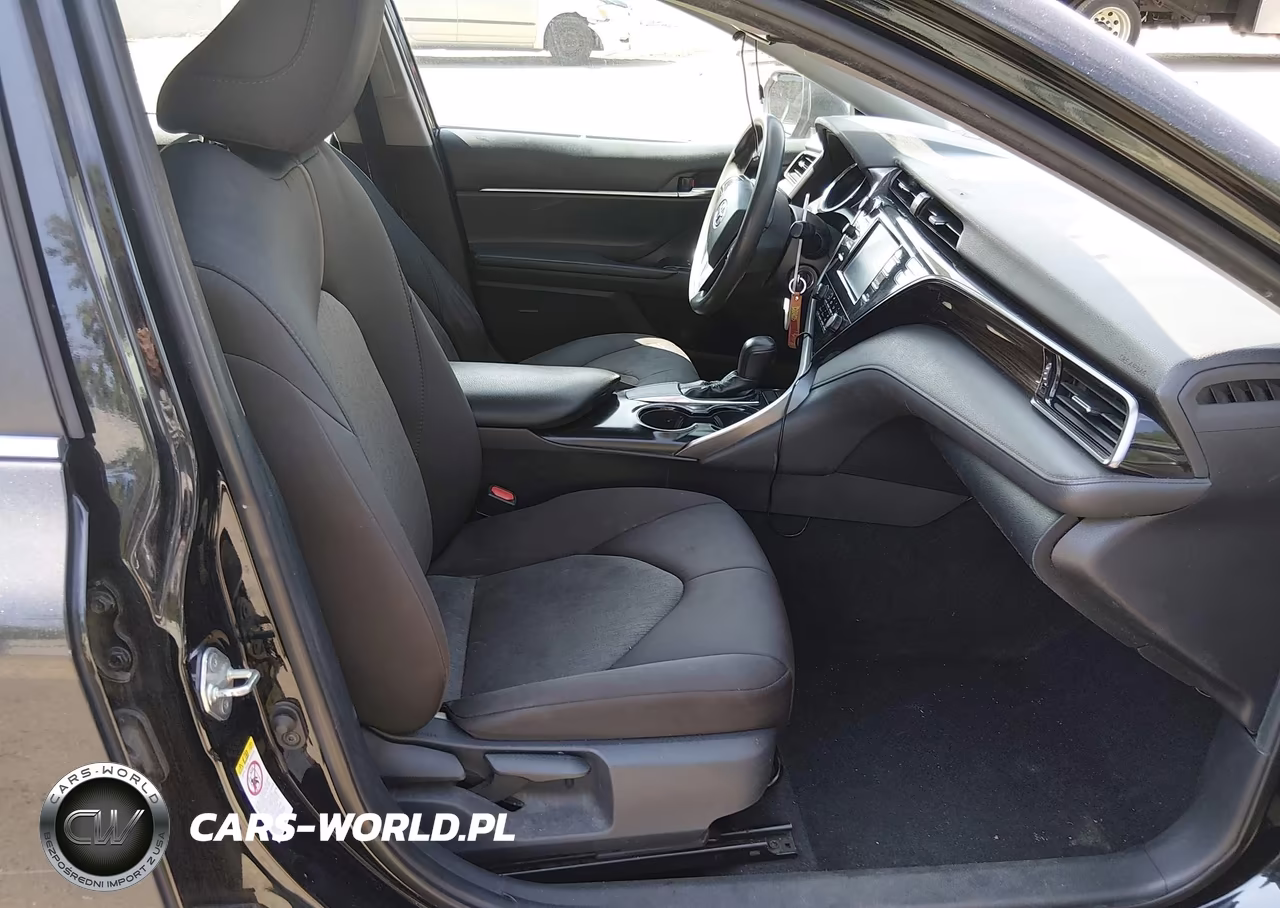 2019 Toyota Camry Le VIN:4T1B11HK2KU689550 - 5
