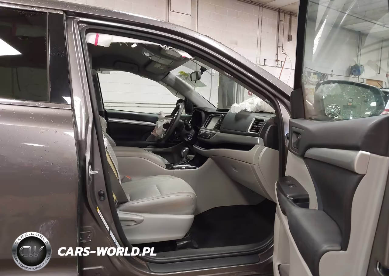 2016 Toyota Highlander Le Plus V6 VIN:5TDBKRFH2GS303521 - 5