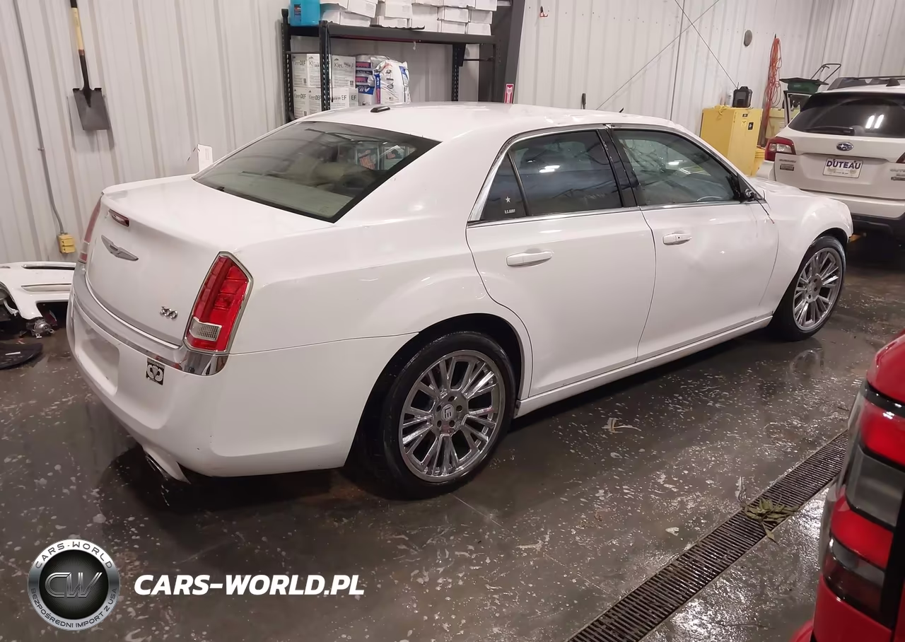 2013 Chrysler 300 Motown VIN:2C3CCAAG5DH743846 - 4