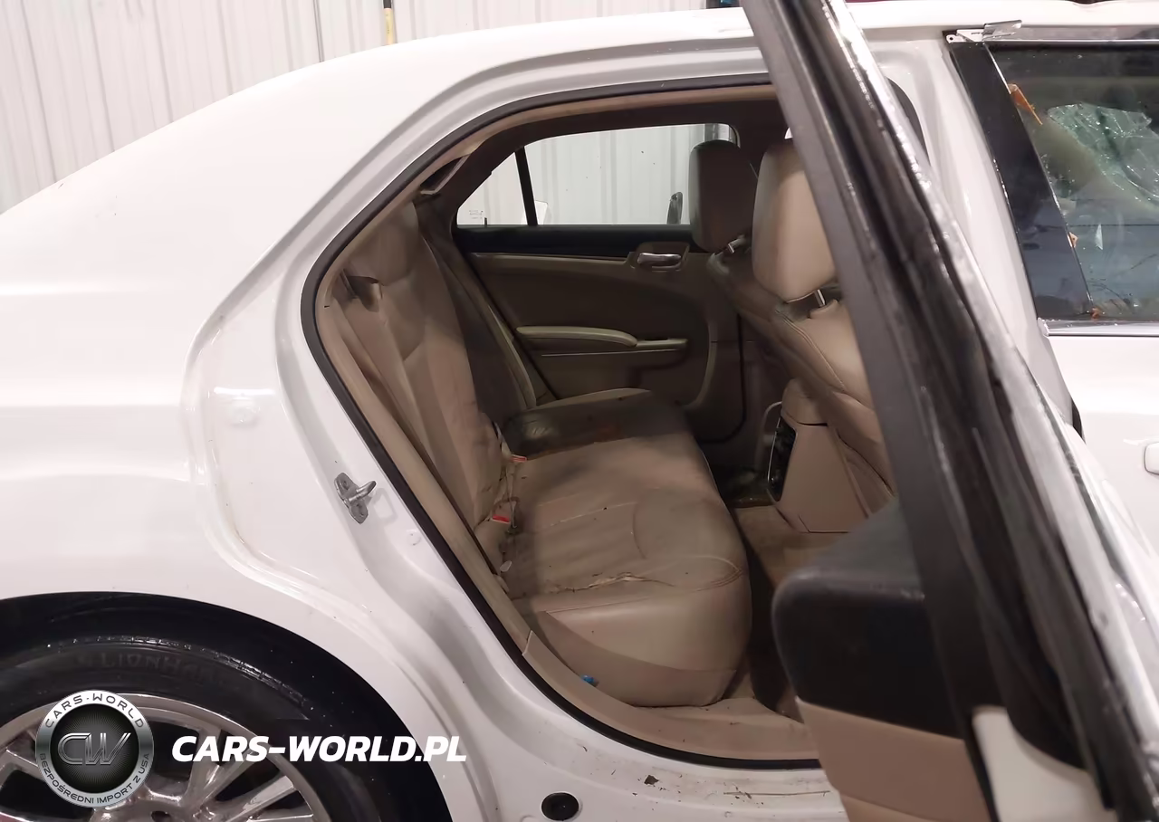 2013 Chrysler 300 Motown VIN:2C3CCAAG5DH743846 - 8