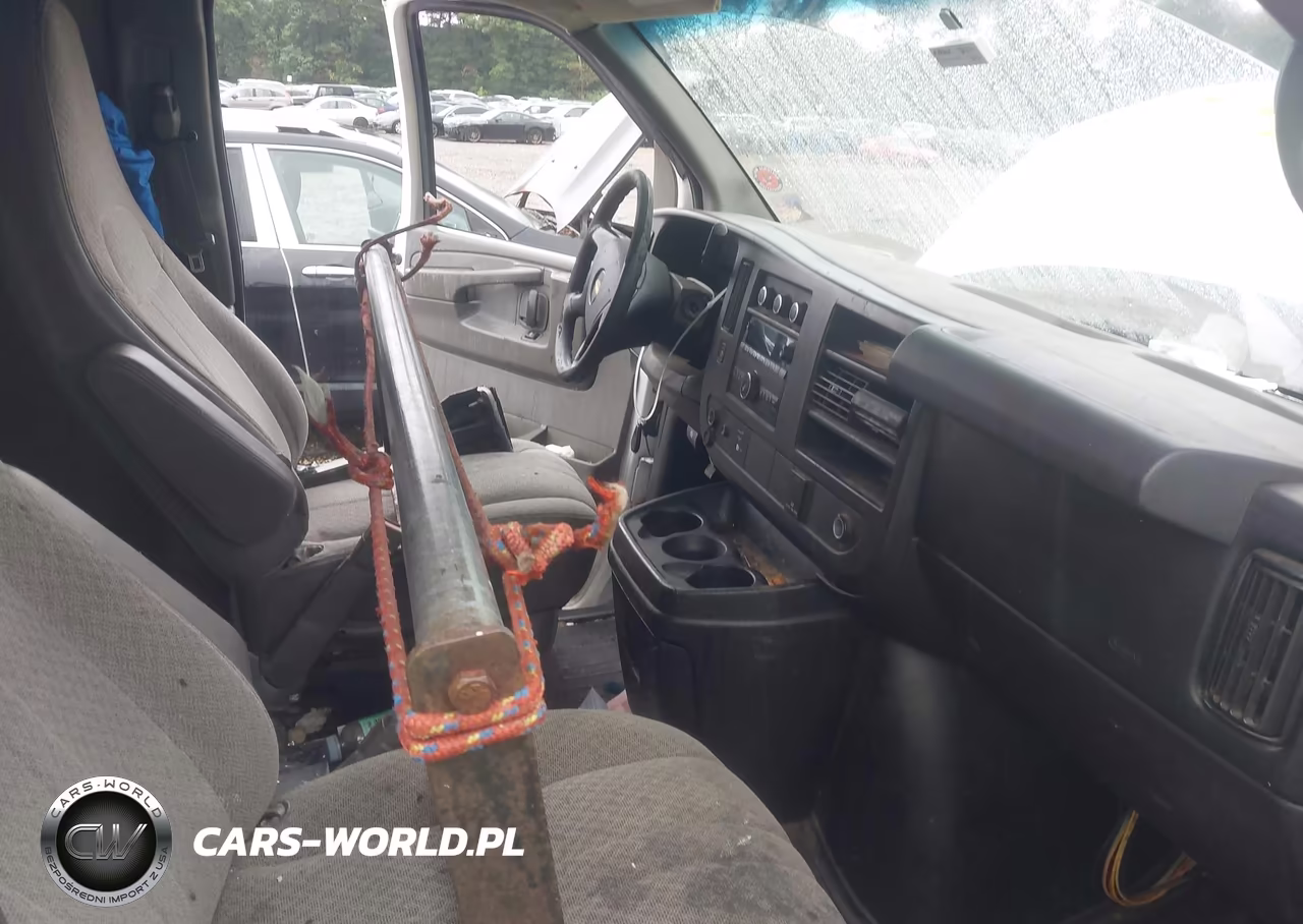 2015 Chevrolet Express 2500 Work Van VIN:1GCWGFCFXF1262460 - 5
