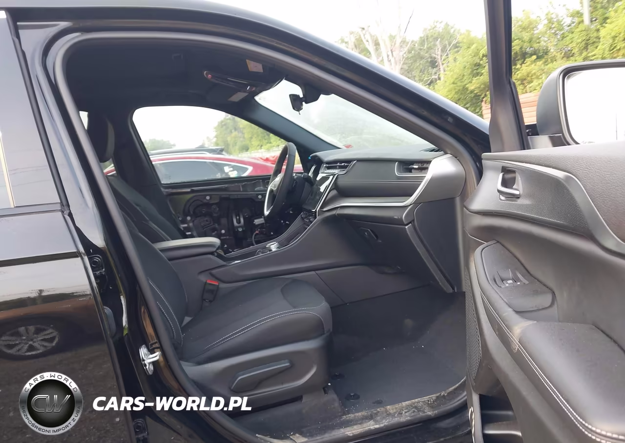 2025 Jeep Grand Cherokee L Laredo X 4X4 VIN:1C4RJKAG2S8680449 - 5