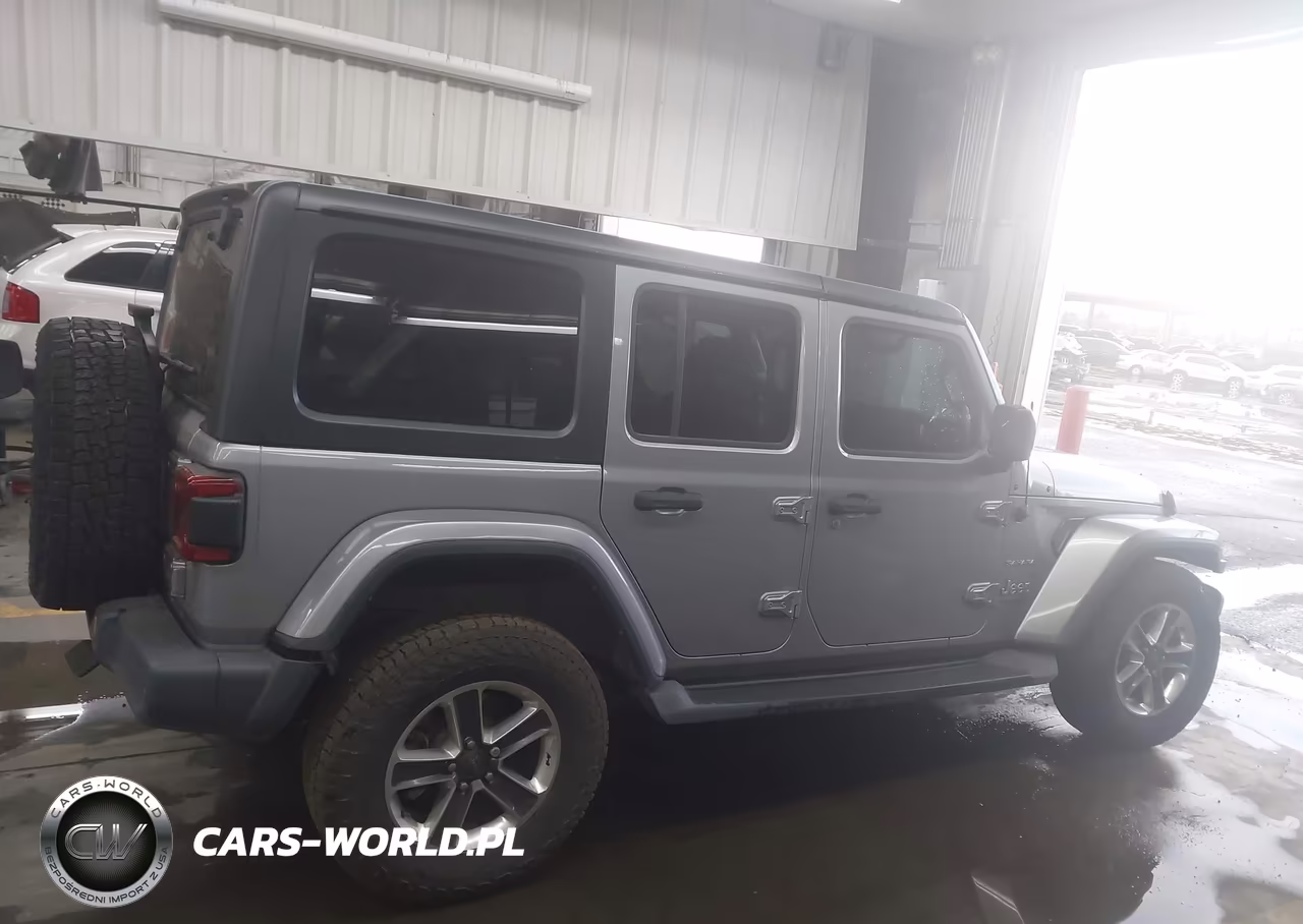 2018 Jeep Wrangler Unlimited Sahara 4X4 VIN:1C4HJXEG9JW246753 - 13