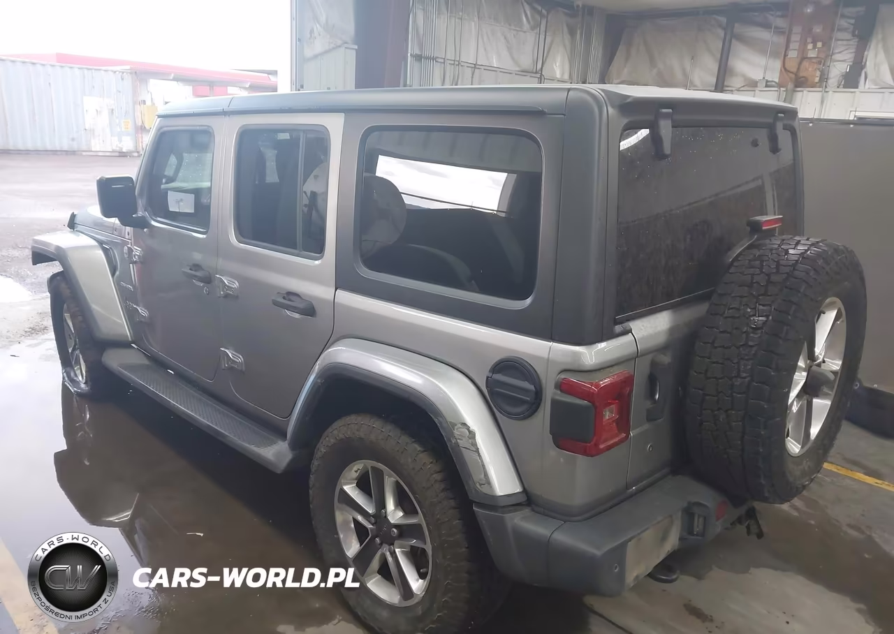 2018 Jeep Wrangler Unlimited Sahara 4X4 VIN:1C4HJXEG9JW246753 - 3