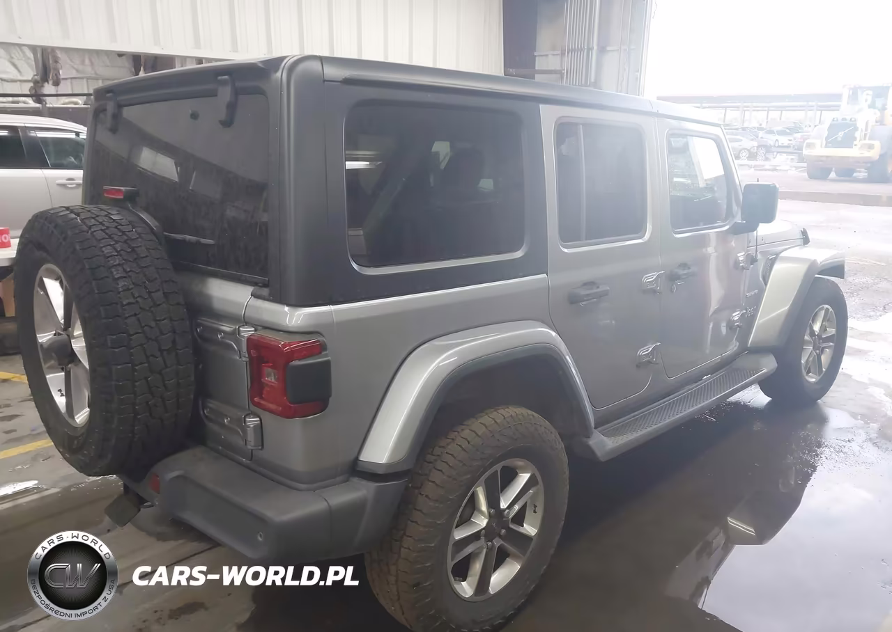 2018 Jeep Wrangler Unlimited Sahara 4X4 VIN:1C4HJXEG9JW246753 - 4