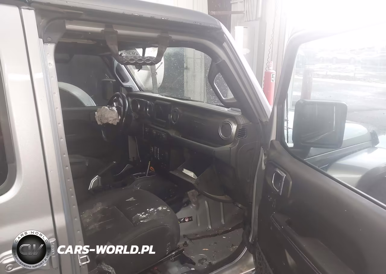 2018 Jeep Wrangler Unlimited Sahara 4X4 VIN:1C4HJXEG9JW246753 - 5