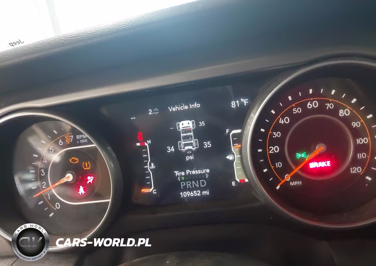 2018 Jeep Wrangler Unlimited Sahara 4X4 VIN:1C4HJXEG9JW246753 - 7