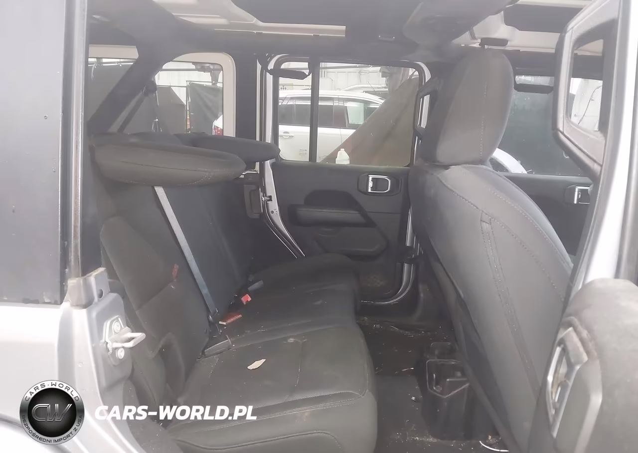 2018 Jeep Wrangler Unlimited Sahara 4X4 VIN:1C4HJXEG9JW246753 - 8