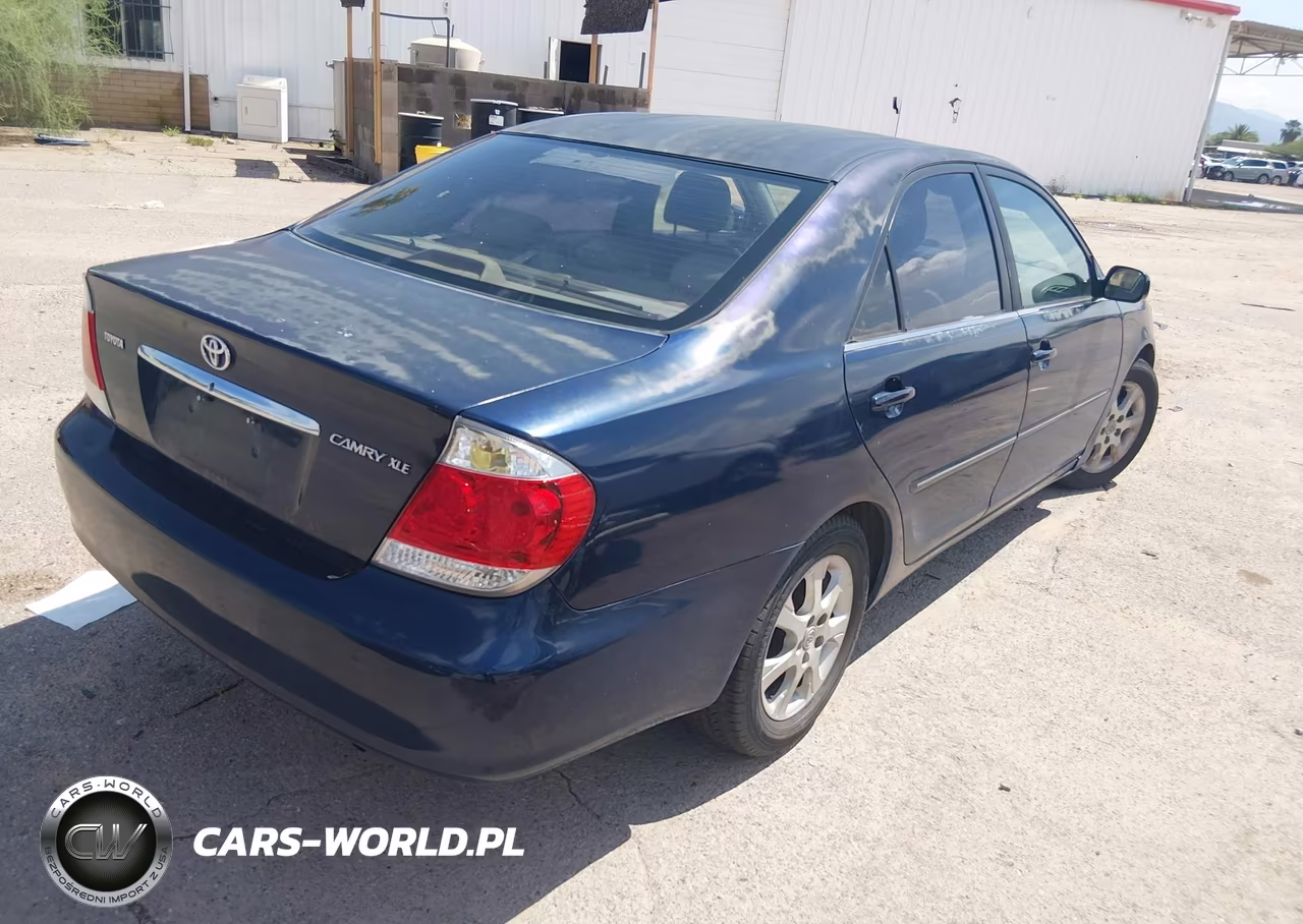2005 Toyota Camry Xle VIN:4T1BE32K75U076272 - 4