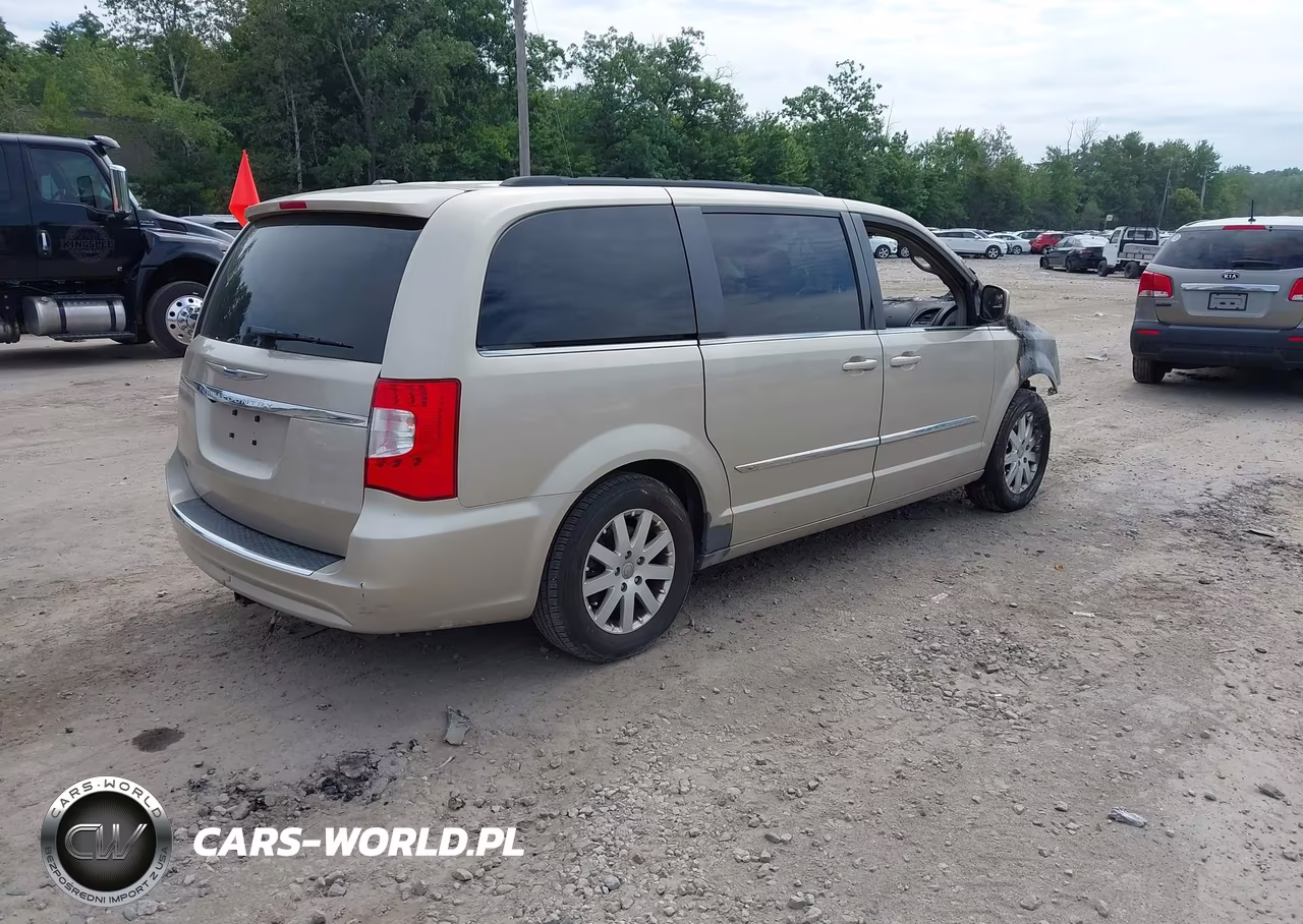2013 Chrysler Town & Country Touring VIN:2C4RC1BG8DR558964 - 4