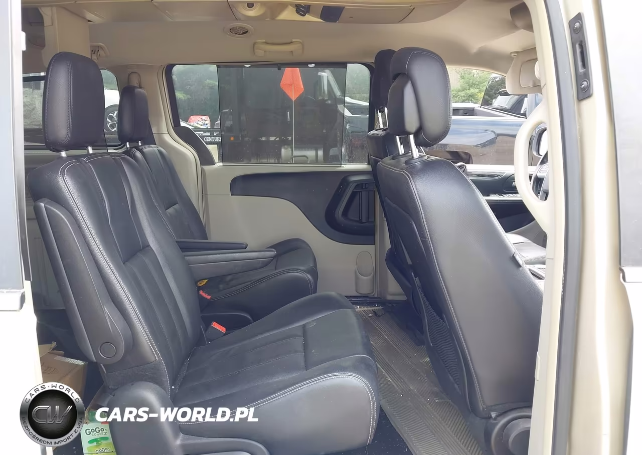 2013 Chrysler Town & Country Touring VIN:2C4RC1BG8DR558964 - 8