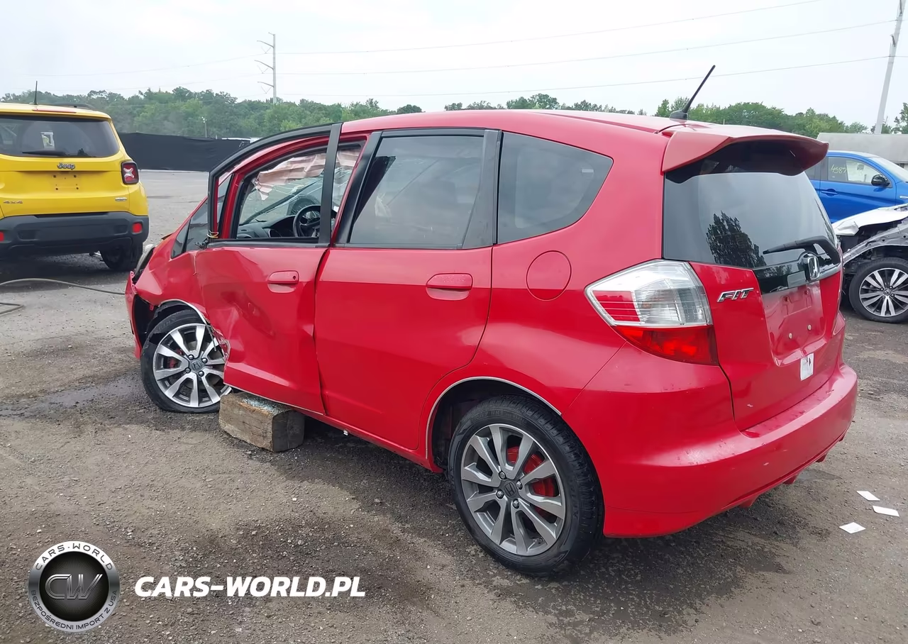 2012 Honda Fit Sport VIN:JHMGE8H64CC013715 - 3