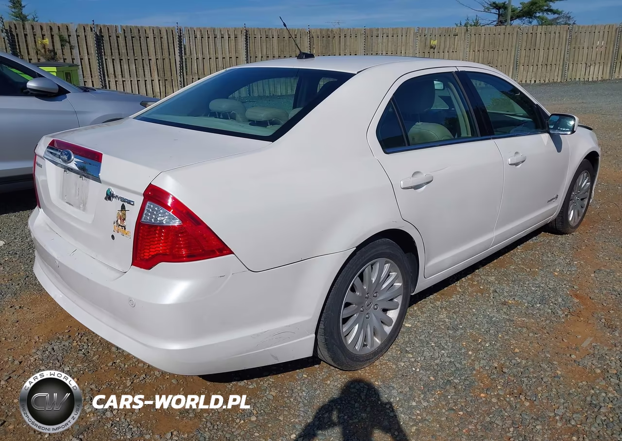2010 Ford Fusion Hybrid VIN:3FADP0L33AR380929 - 4