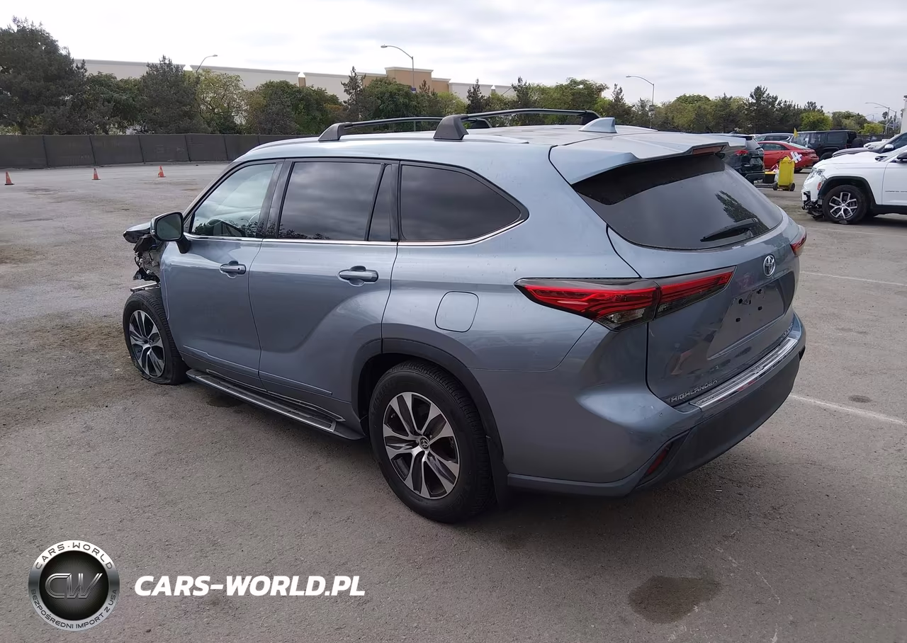 2022 Toyota Highlander Xle VIN:5TDHZRBH5NS214647 - 3
