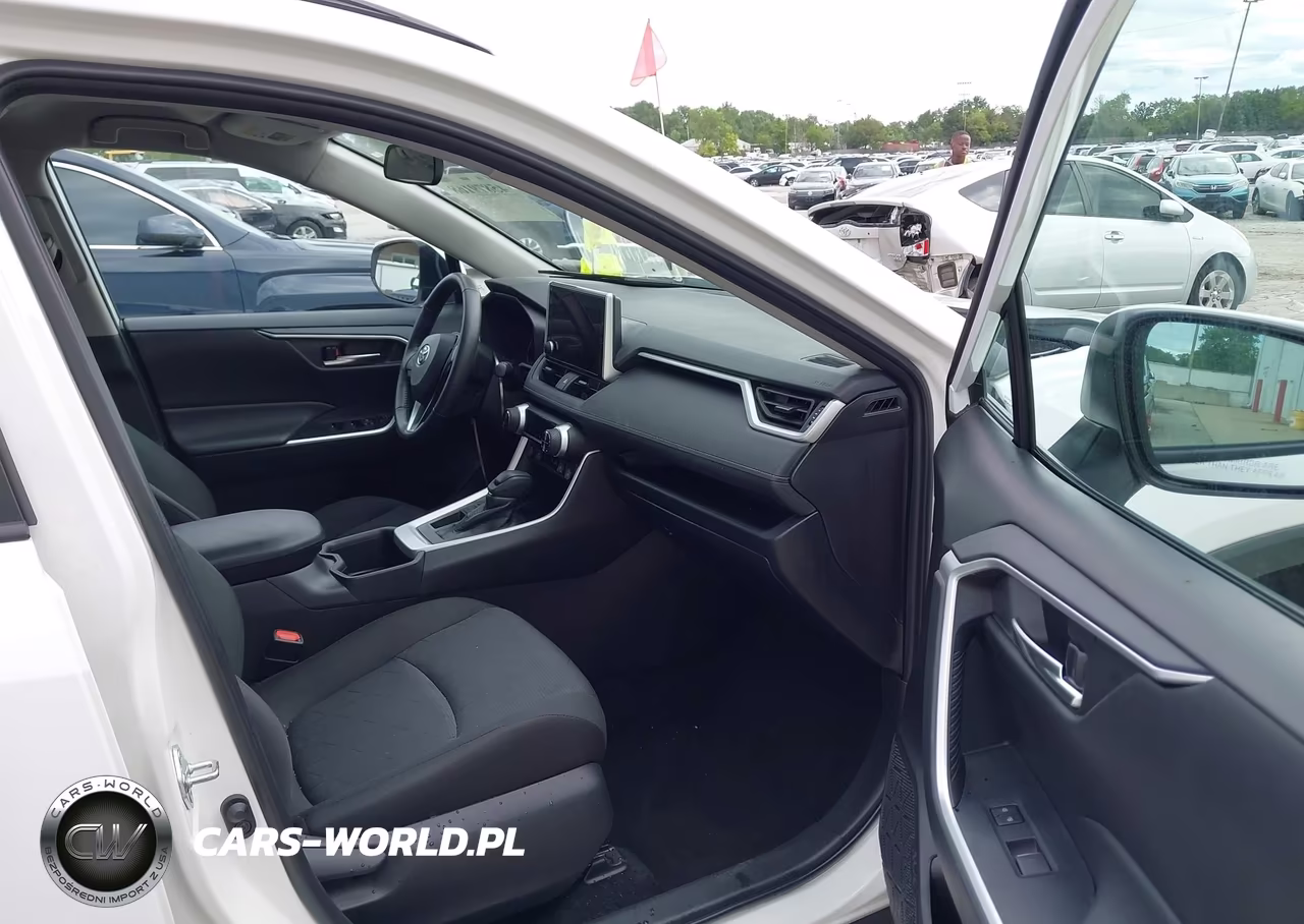 2025 Toyota Rav4 Xle VIN:2T3W1RFV3SC330259 - 5