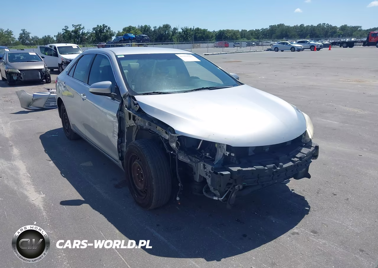2015 Toyota Camry Le – zdjęcie 1 z 20