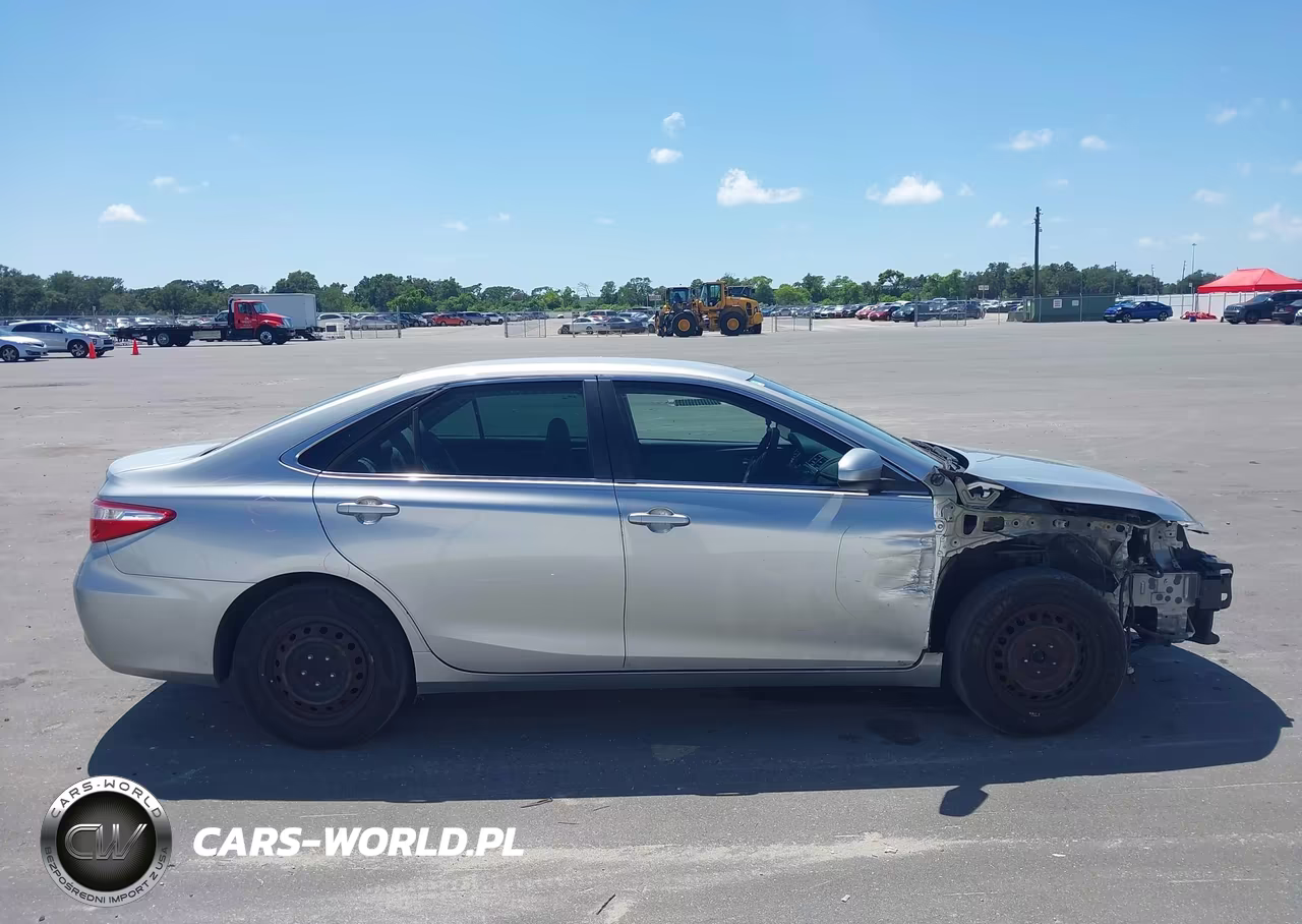 2015 Toyota Camry Le VIN:4T1BF1FK0FU101333 - 14