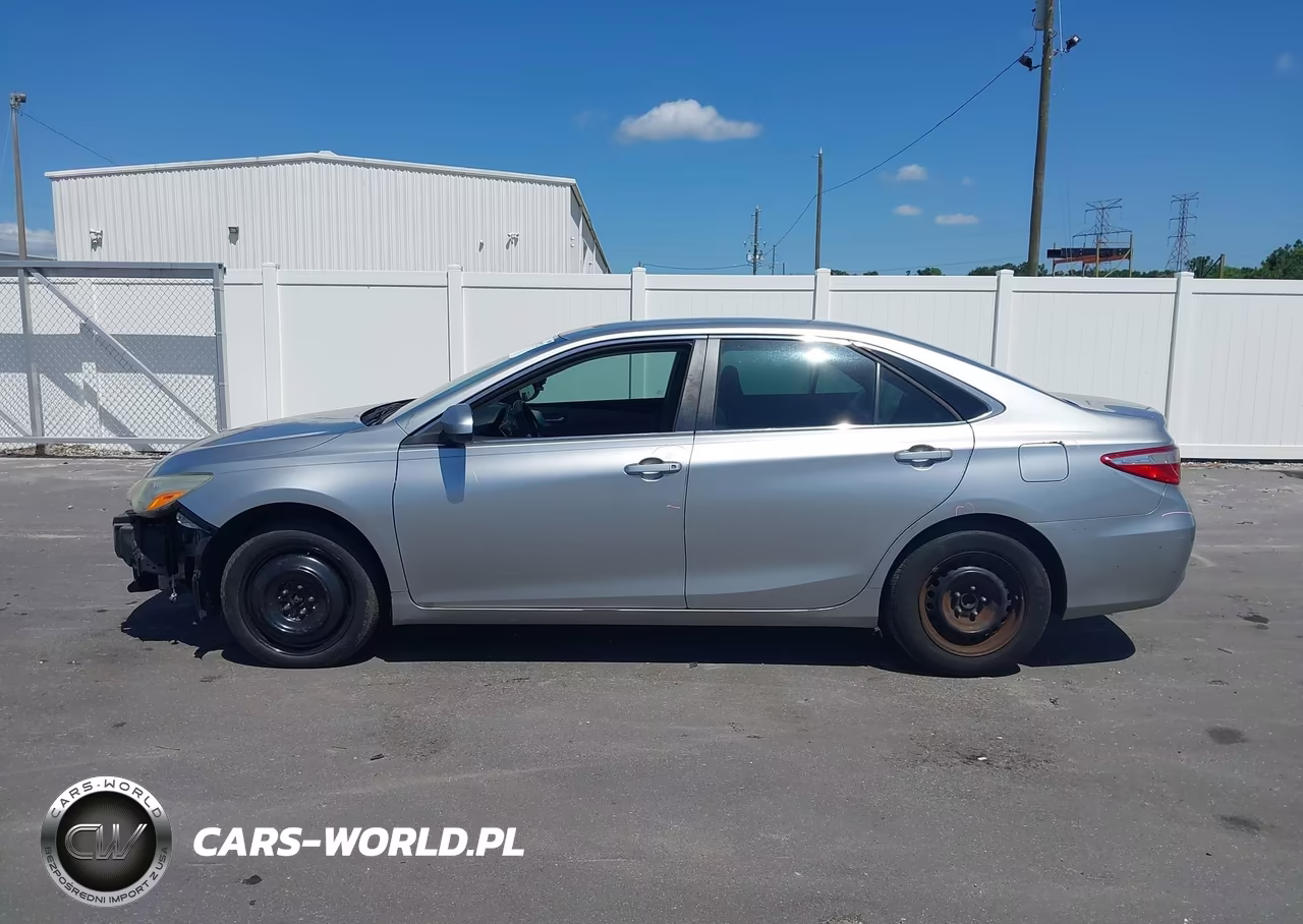 2015 Toyota Camry Le VIN:4T1BF1FK0FU101333 - 15