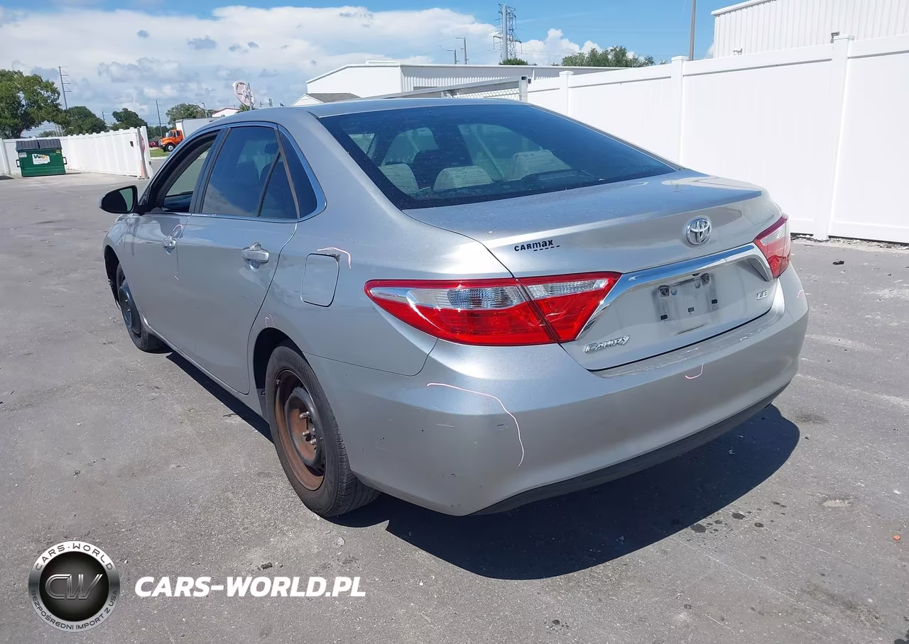 2015 Toyota Camry Le VIN:4T1BF1FK0FU101333 - 3