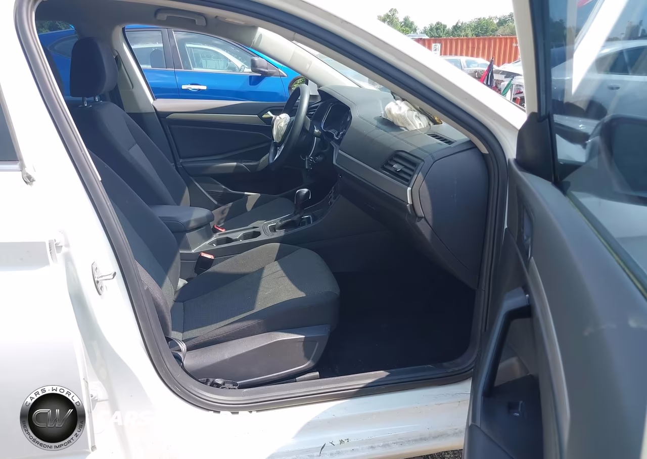2019 Volkswagen Jetta S VIN:3VWC57BU5KM199681 - 5