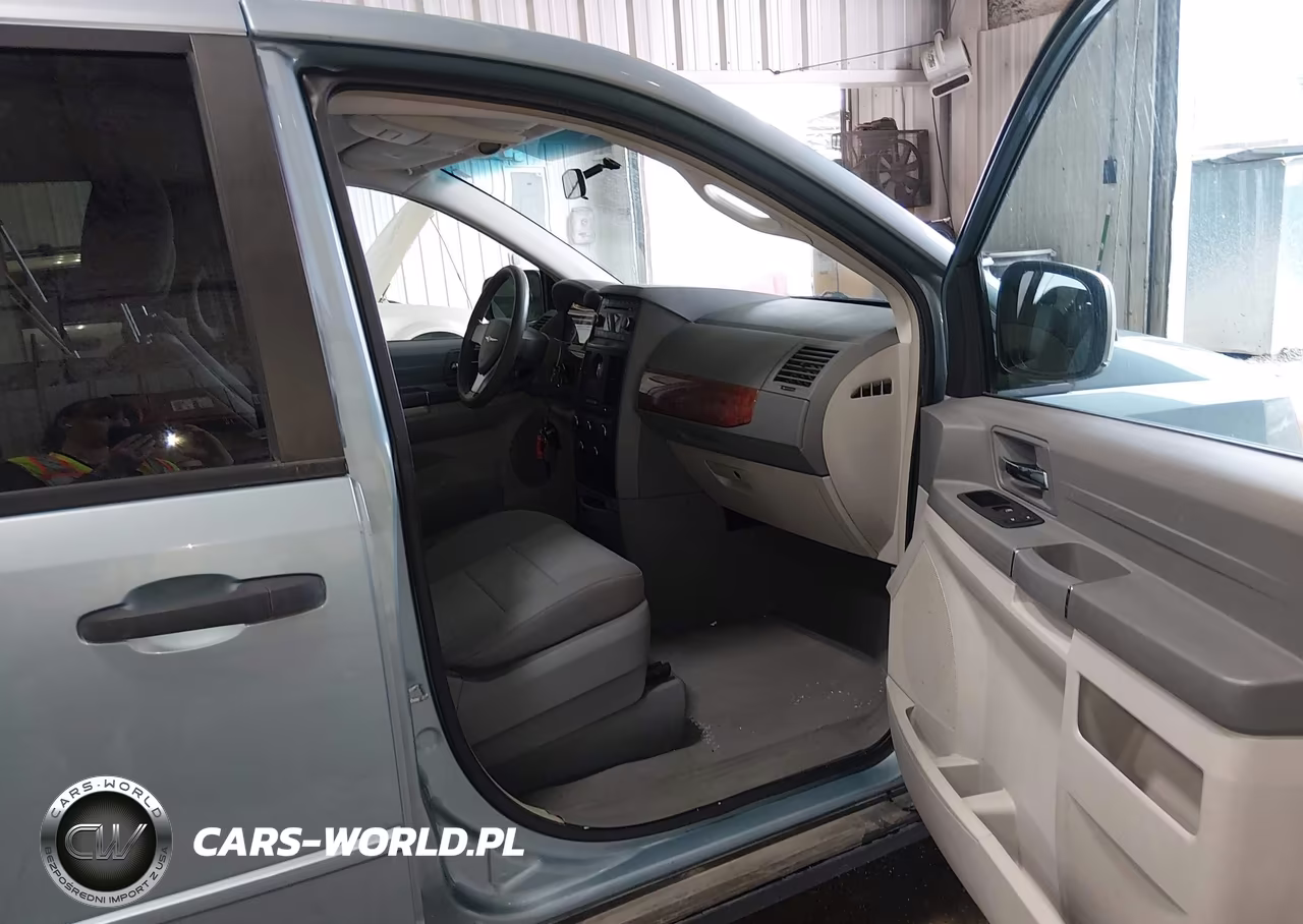 2008 Chrysler Town & Country Lx VIN:2A8HR44H28R139394 - 5