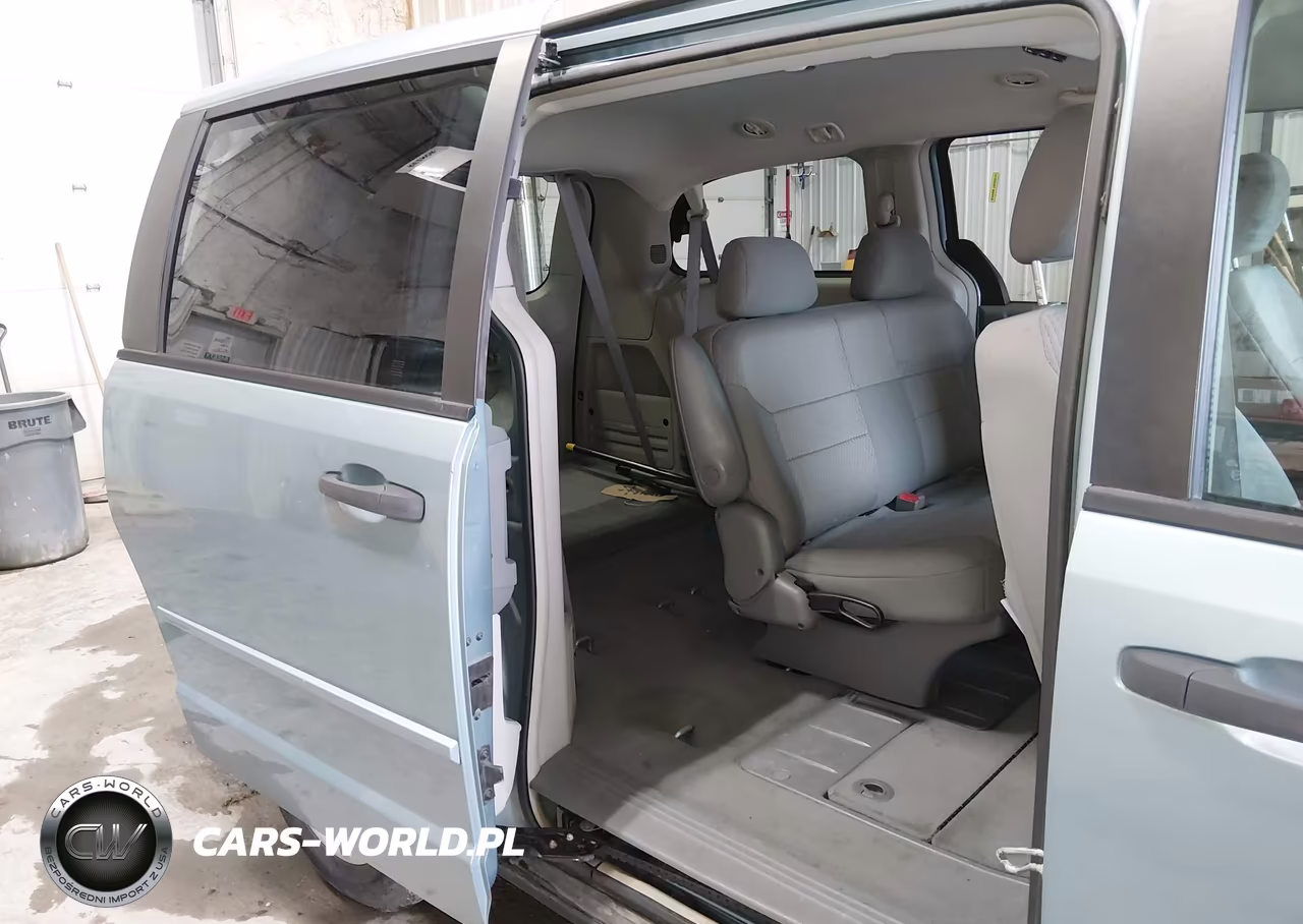 2008 Chrysler Town & Country Lx VIN:2A8HR44H28R139394 - 8
