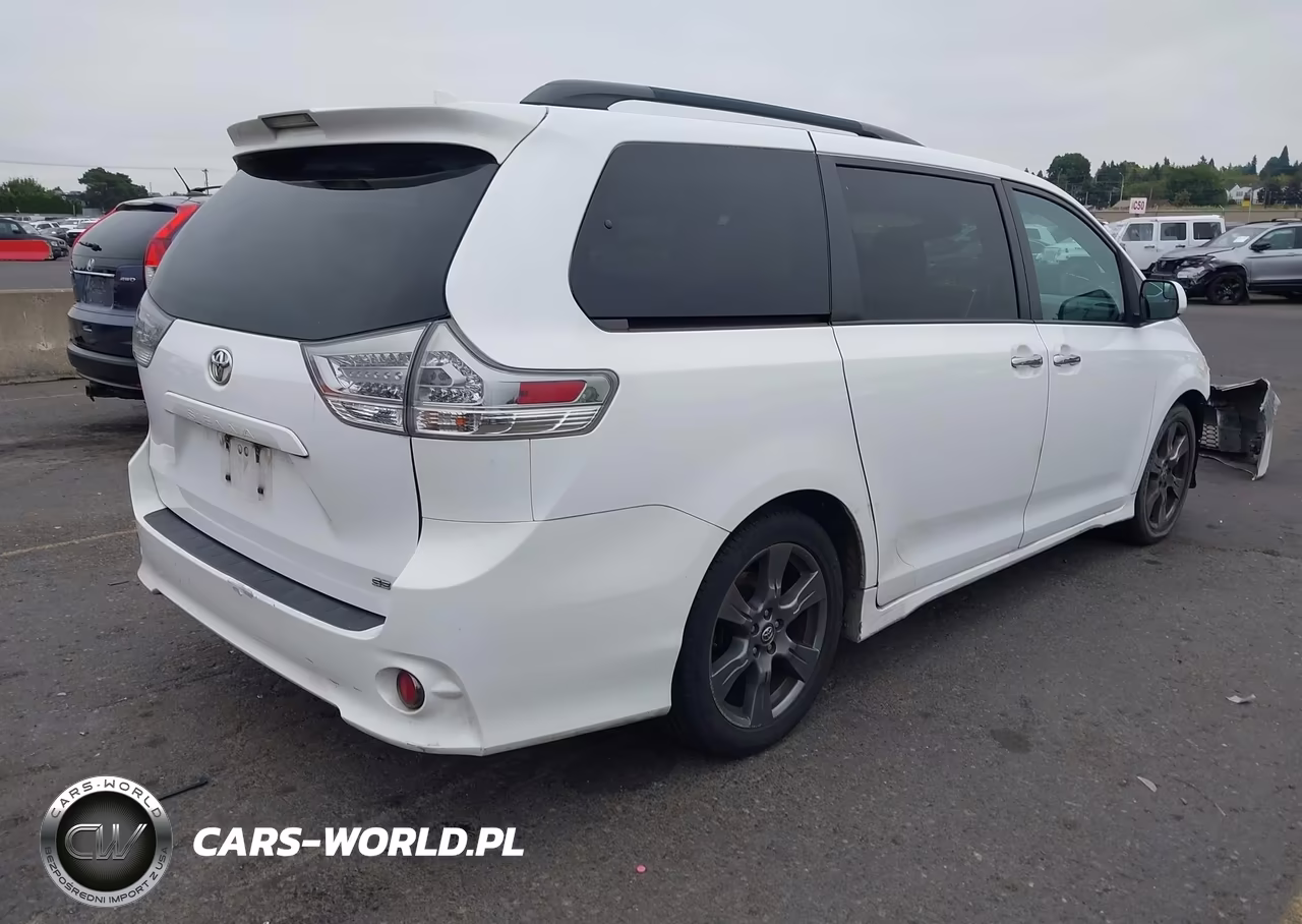2018 Toyota Sienna Se 8 Passenger VIN:5TDXZ3DCXJS917276 - 4