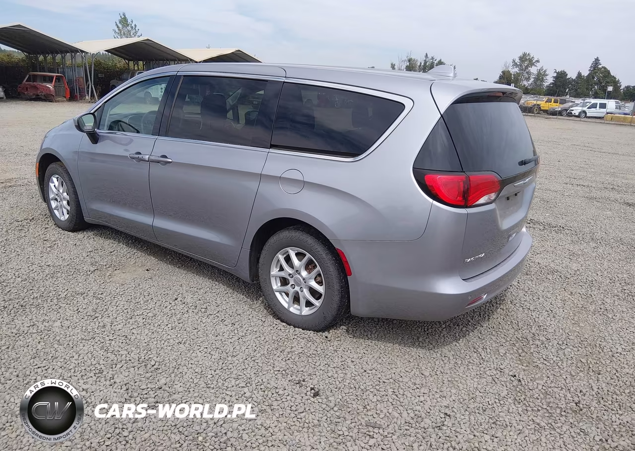 2019 Chrysler Pacifica Lx VIN:2C4RC1CG3KR702058 - 3