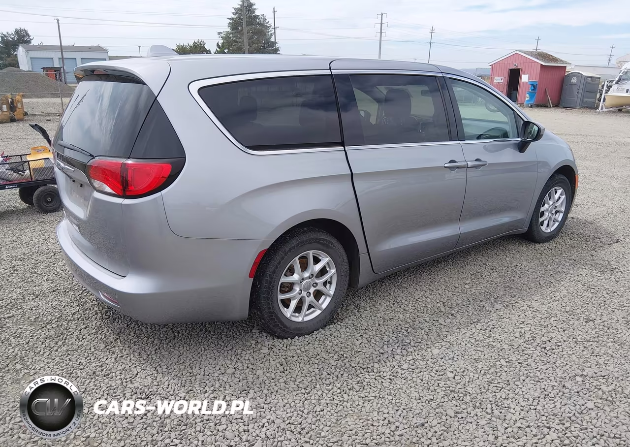 2019 Chrysler Pacifica Lx VIN:2C4RC1CG3KR702058 - 4