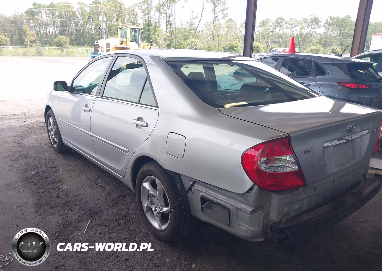 2002 Toyota Camry Le VIN:4T1BE32K42U613076 - 3