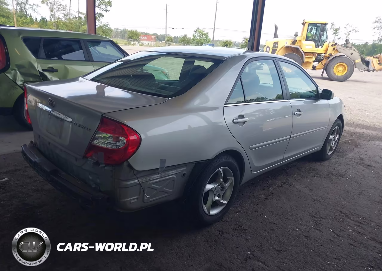 2002 Toyota Camry Le VIN:4T1BE32K42U613076 - 4
