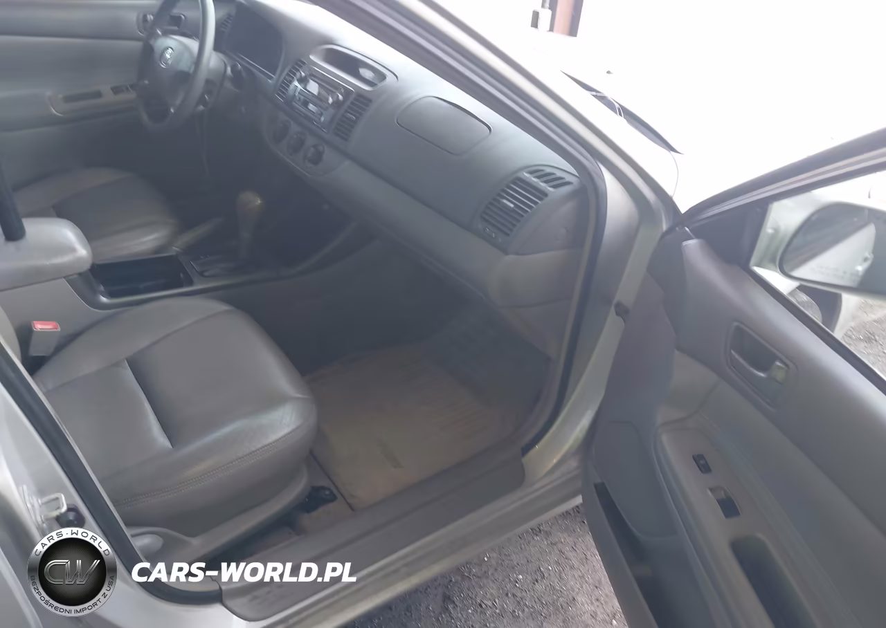 2002 Toyota Camry Le VIN:4T1BE32K42U613076 - 5