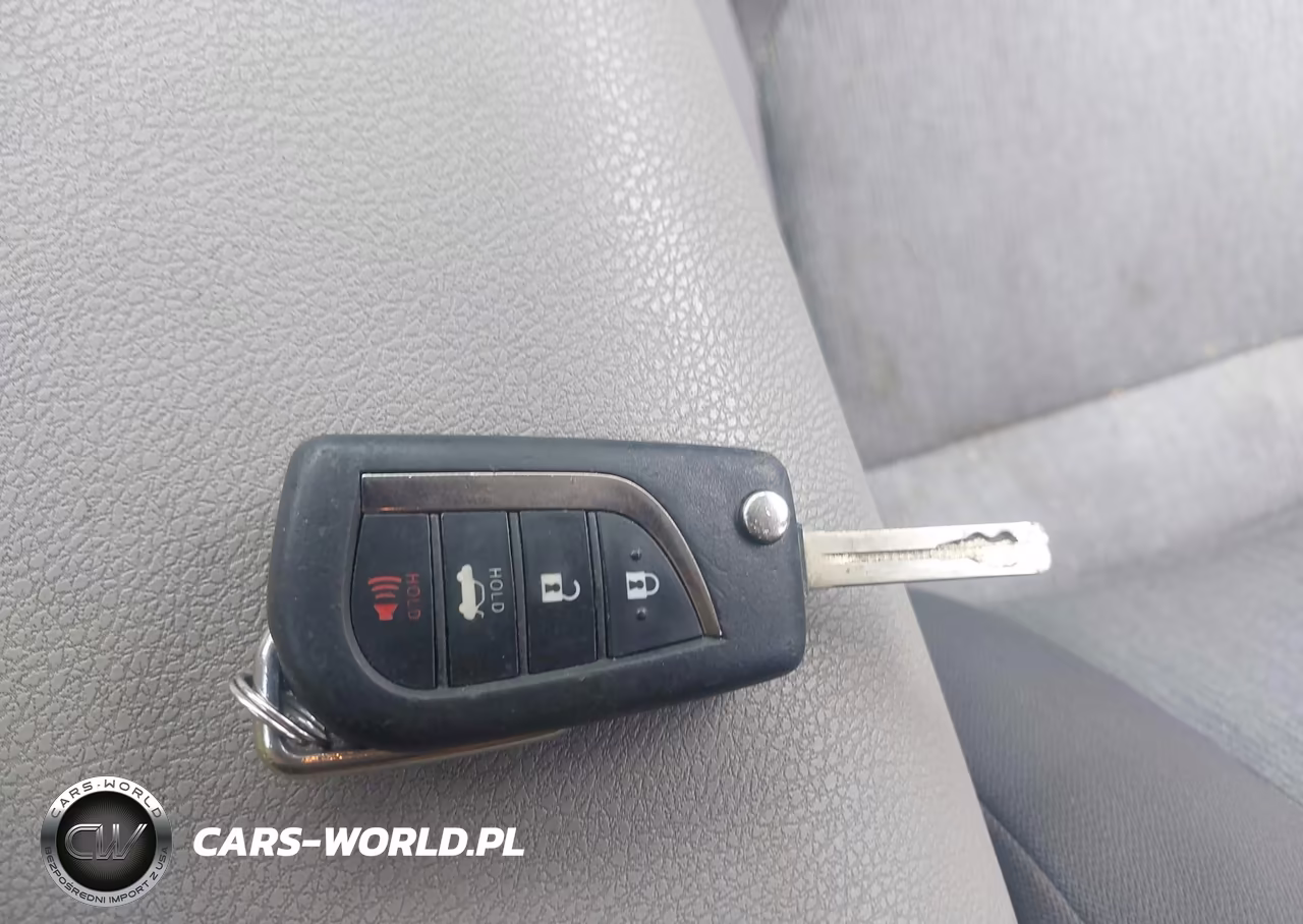 2018 Toyota Camry Le VIN:4T1B11HK7JU008085 - 11