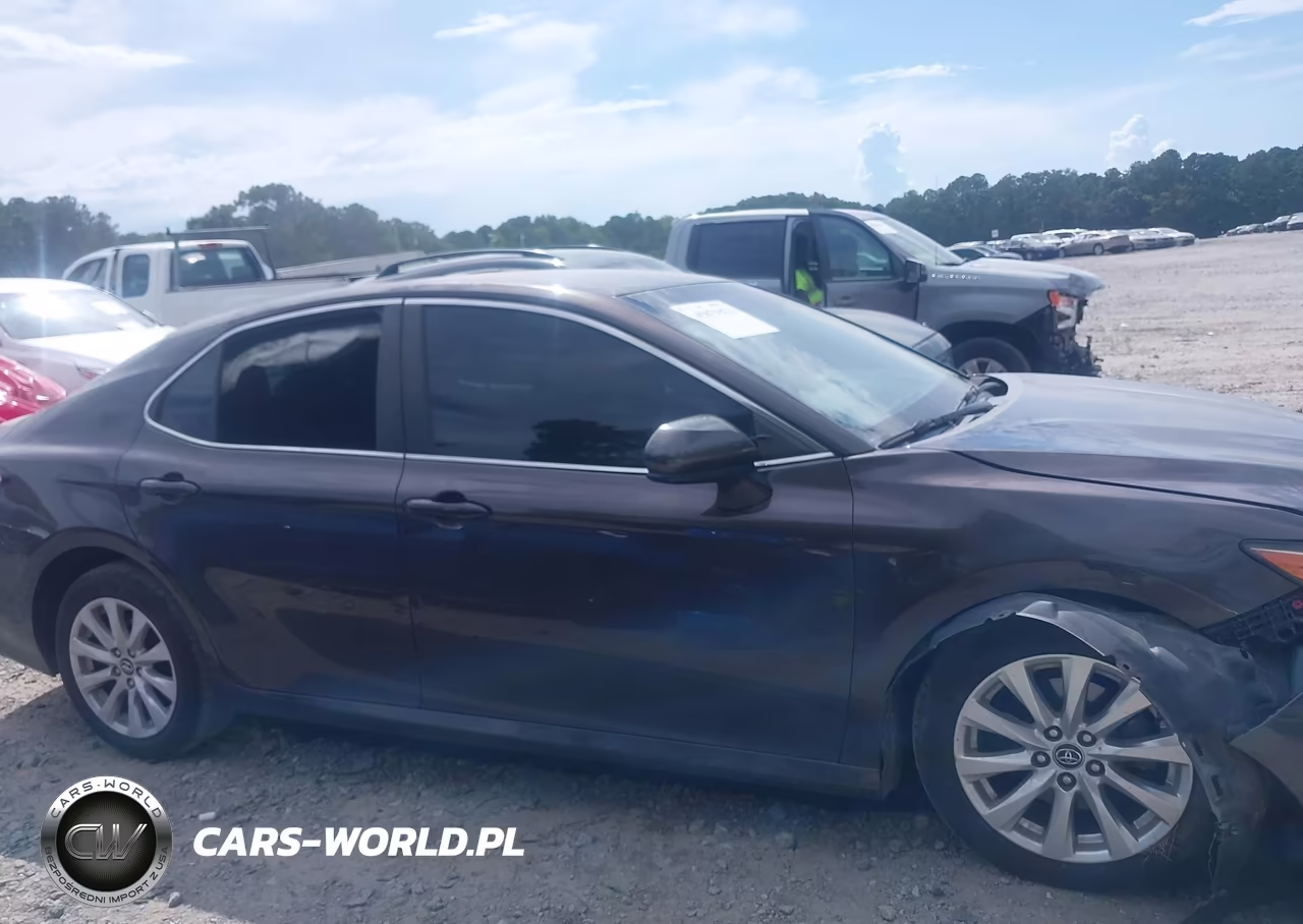 2018 Toyota Camry Le VIN:4T1B11HK7JU008085 - 13