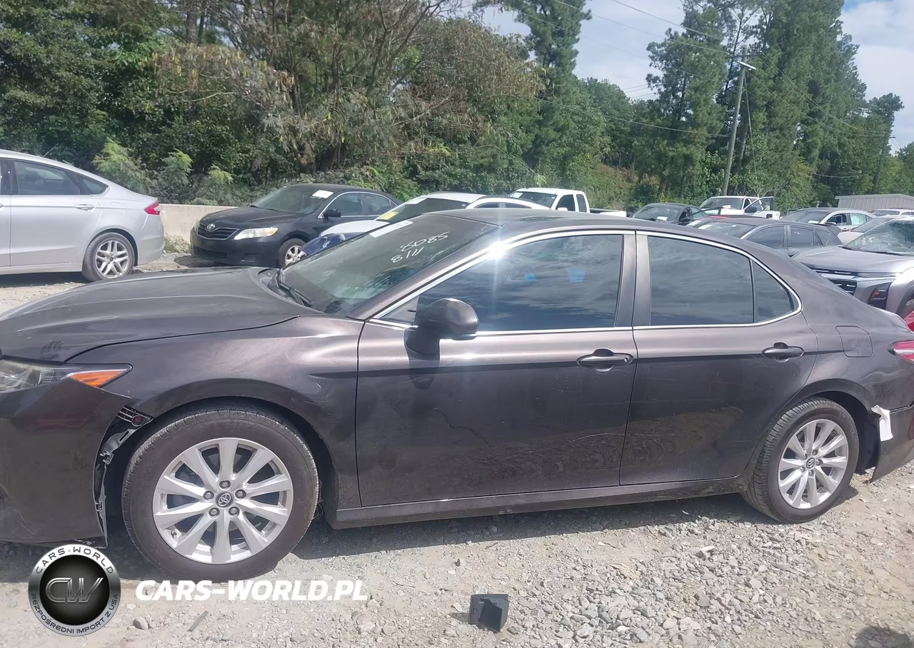 2018 Toyota Camry Le VIN:4T1B11HK7JU008085 - 14