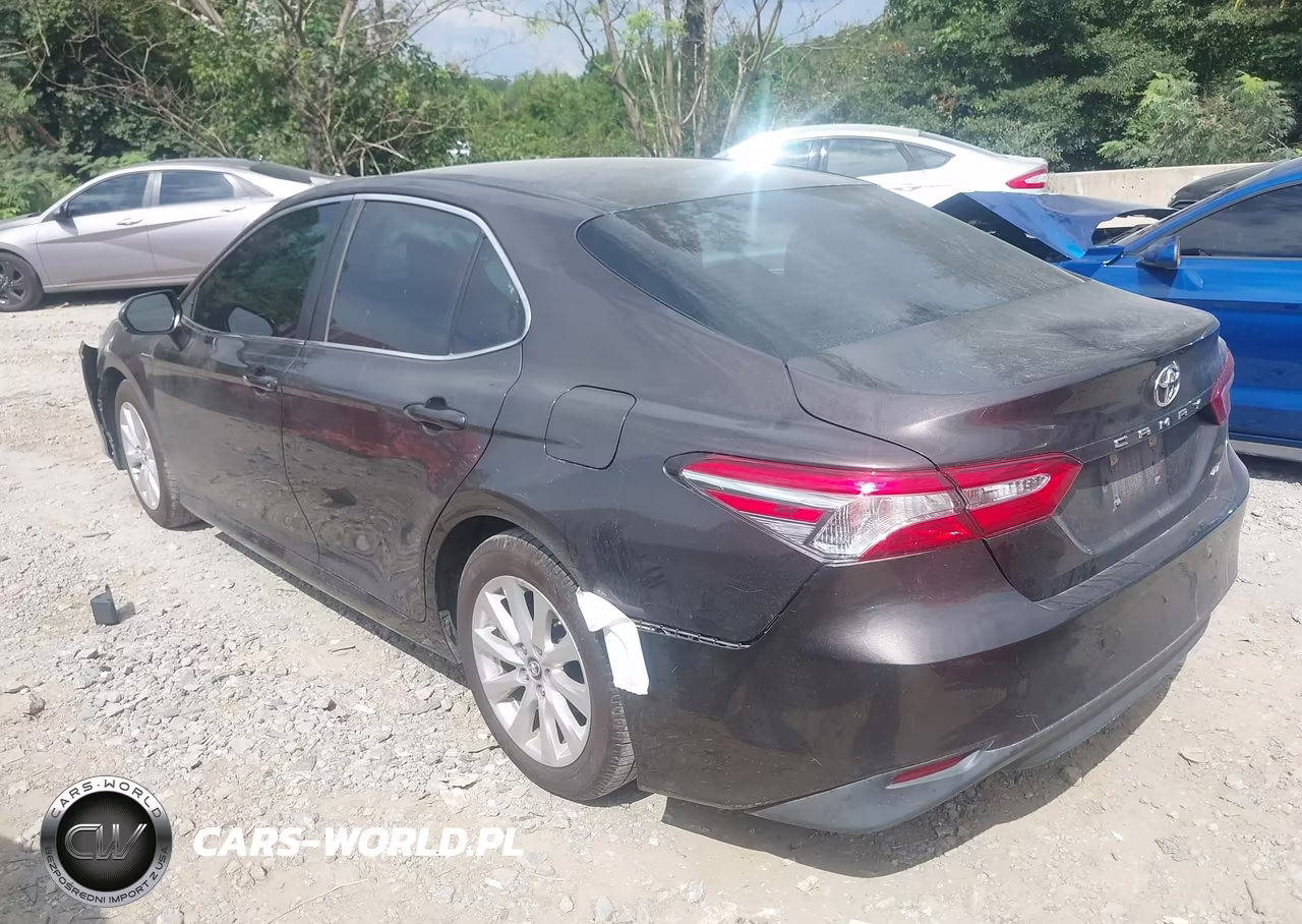 2018 Toyota Camry Le VIN:4T1B11HK7JU008085 - 3